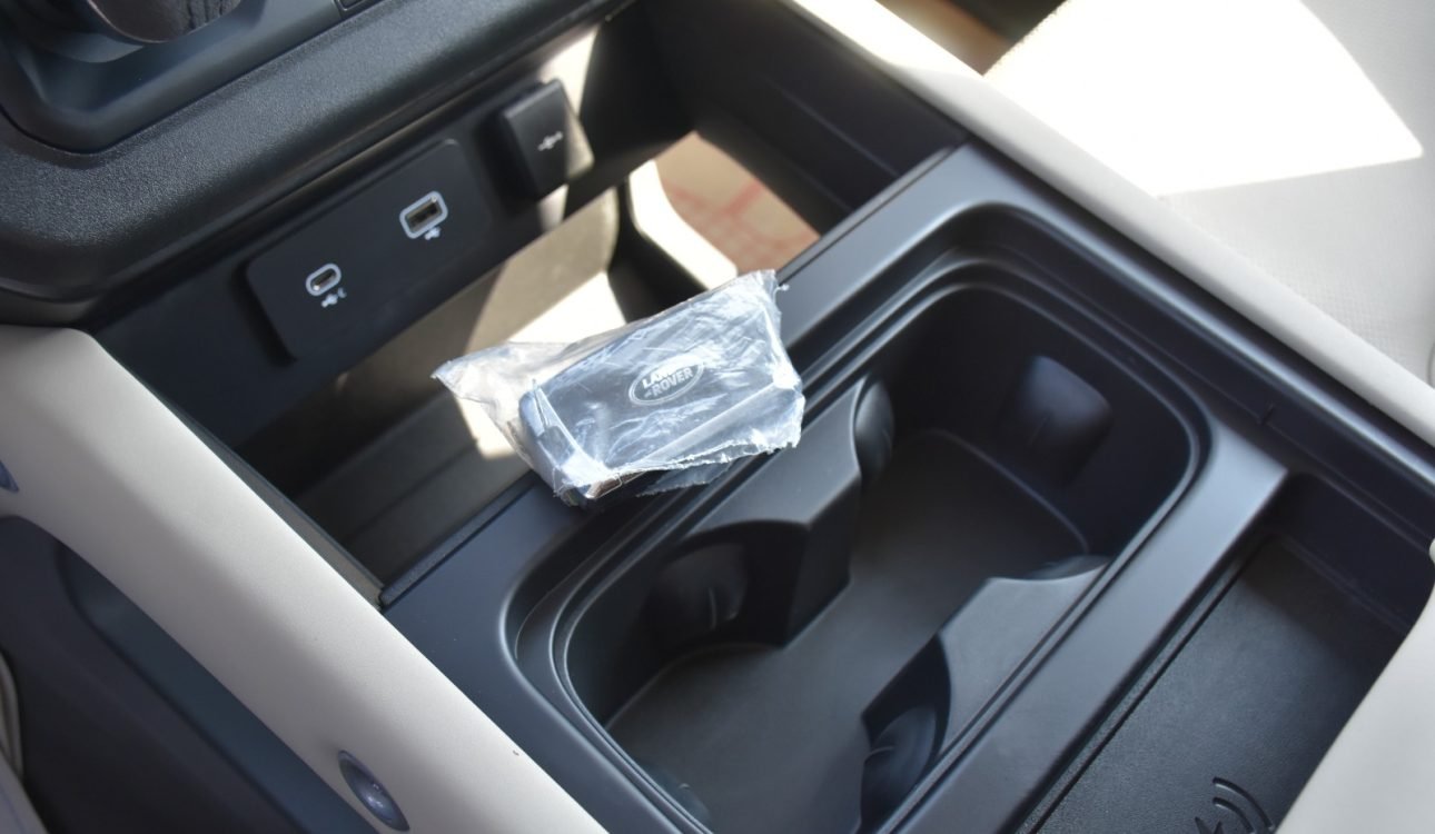 LAND ROVER DEFENDER 2024