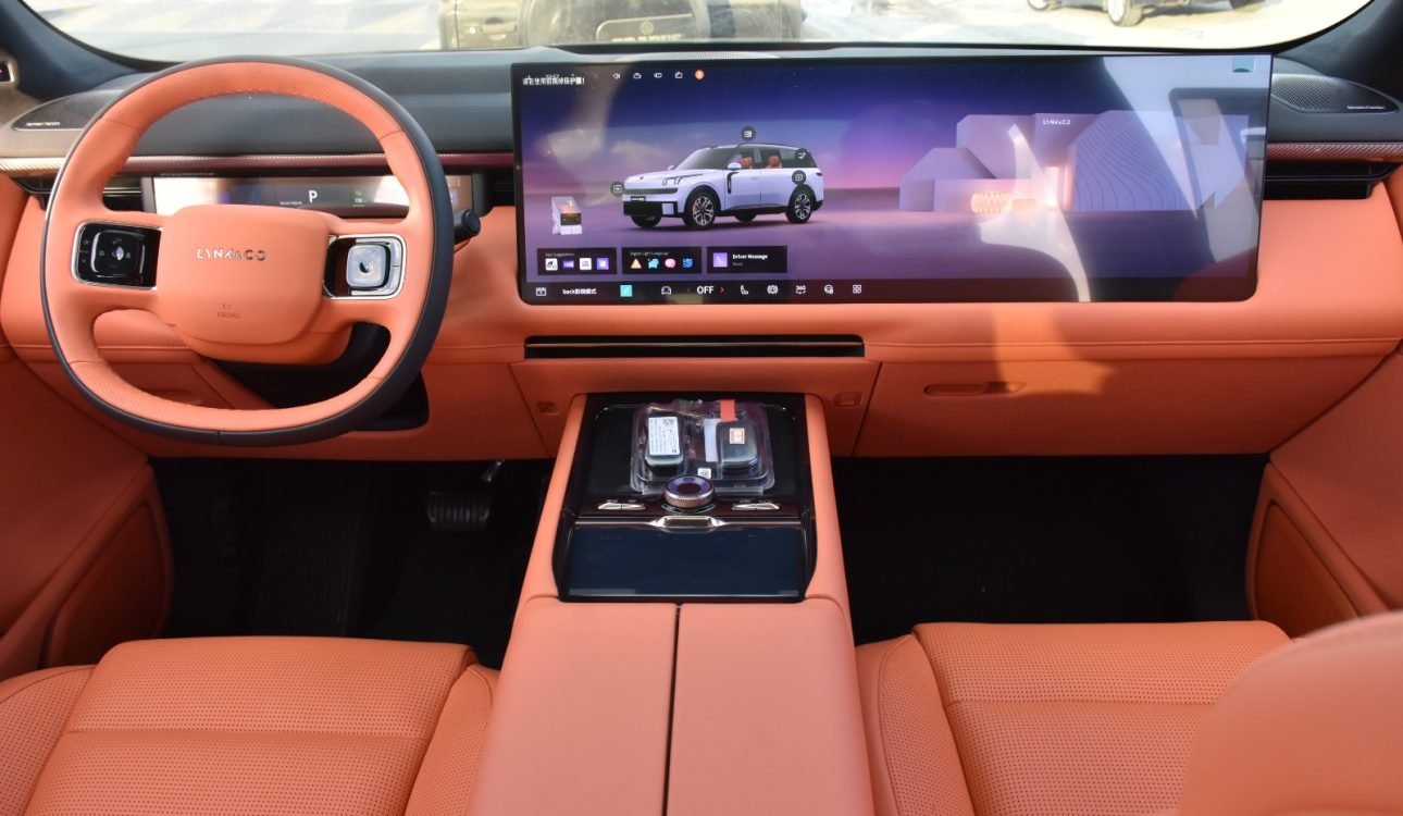 LYNK&CO 900 2025
