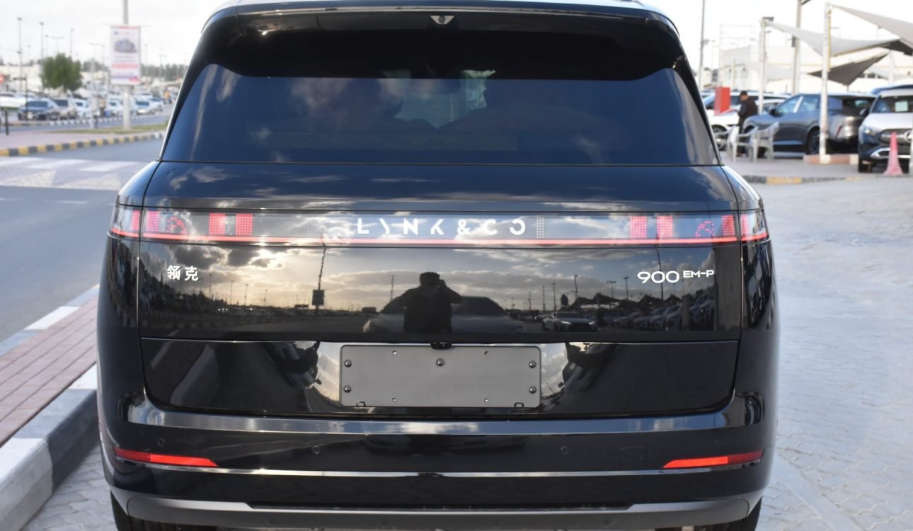 LYNK&CO 900 2025