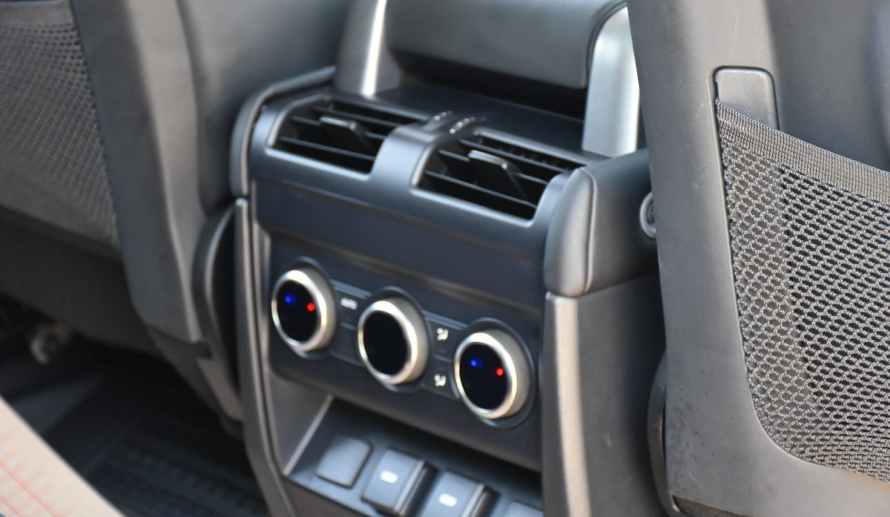 LAND ROVER DEFENDER 2024