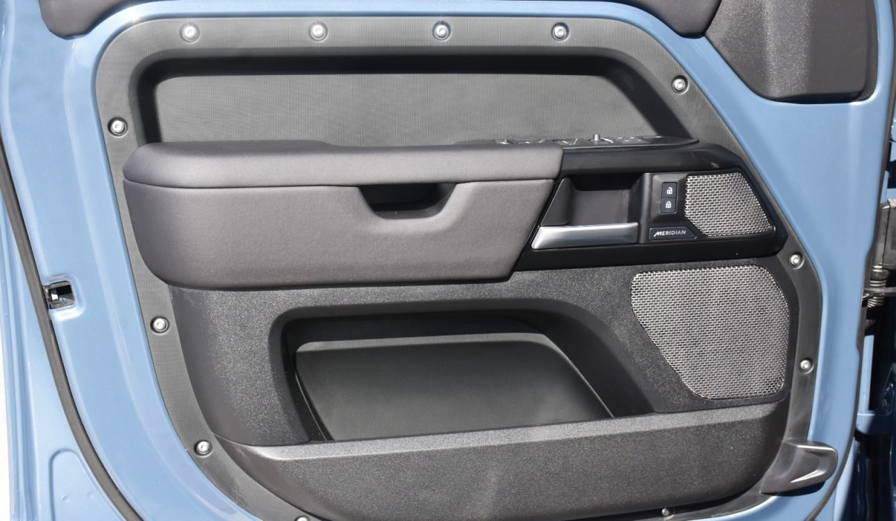 LAND ROVER DEFENDER 2024