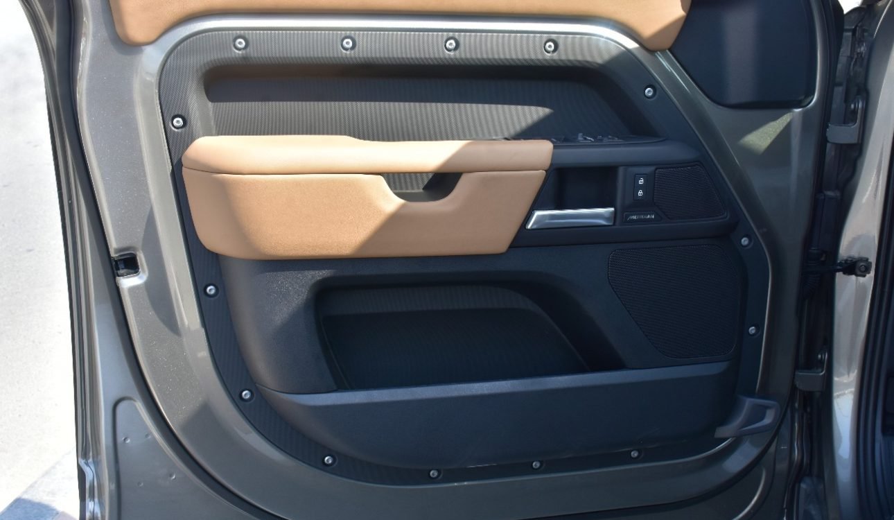 LAND ROVER DEFENDER 2025