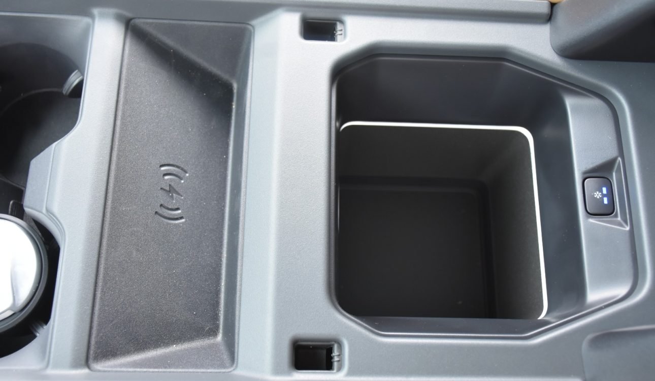 land rover defender 2025