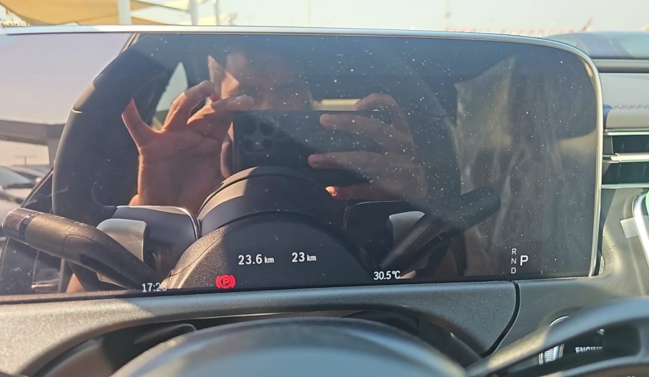 MERCEDES BENZ E200 2025