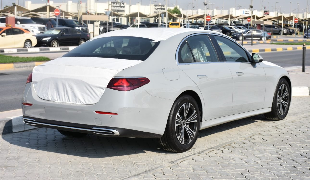 MERCEDES BENZ E200 2025