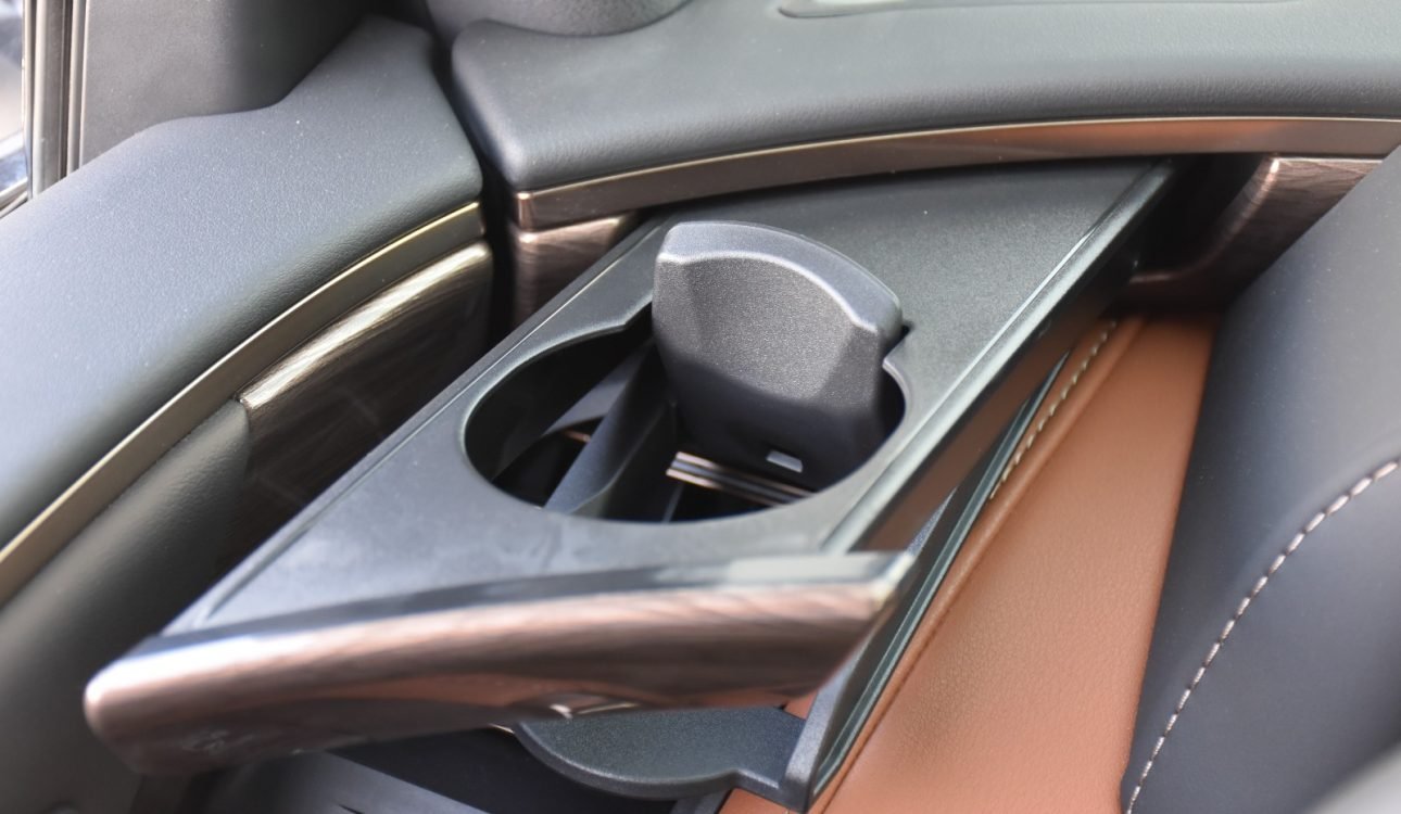 Toyota Alphard hev 2025