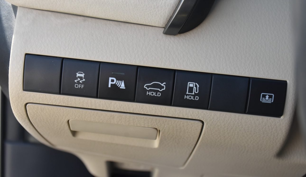 Toyota Camry hybrid 2023