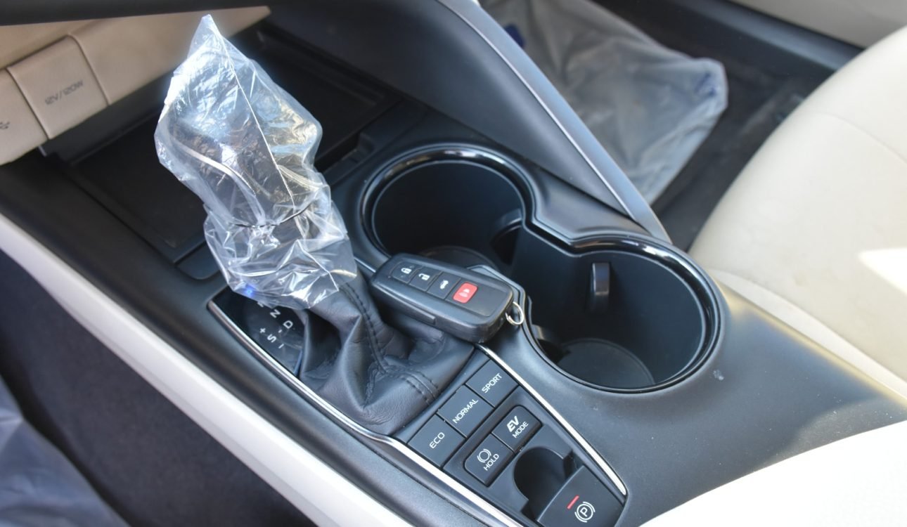 Toyota Camry hybrid 2023