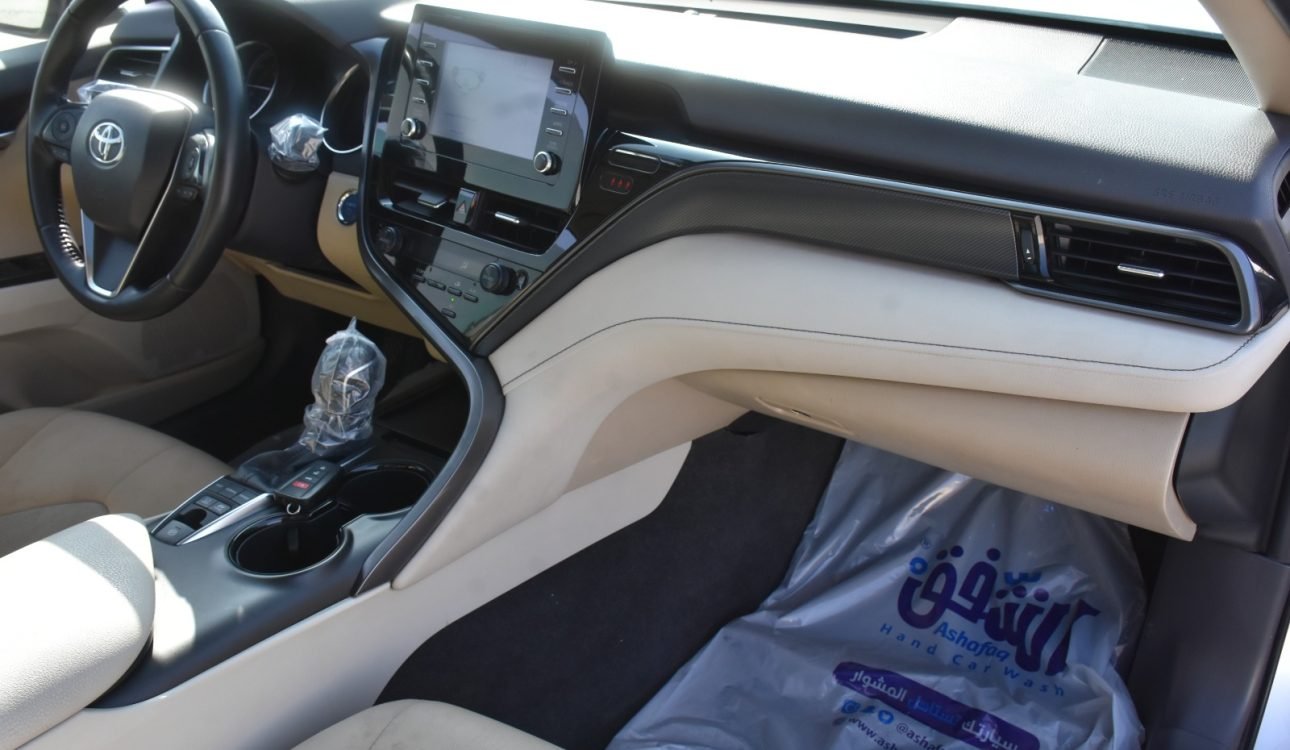 Toyota Camry hybrid 2023