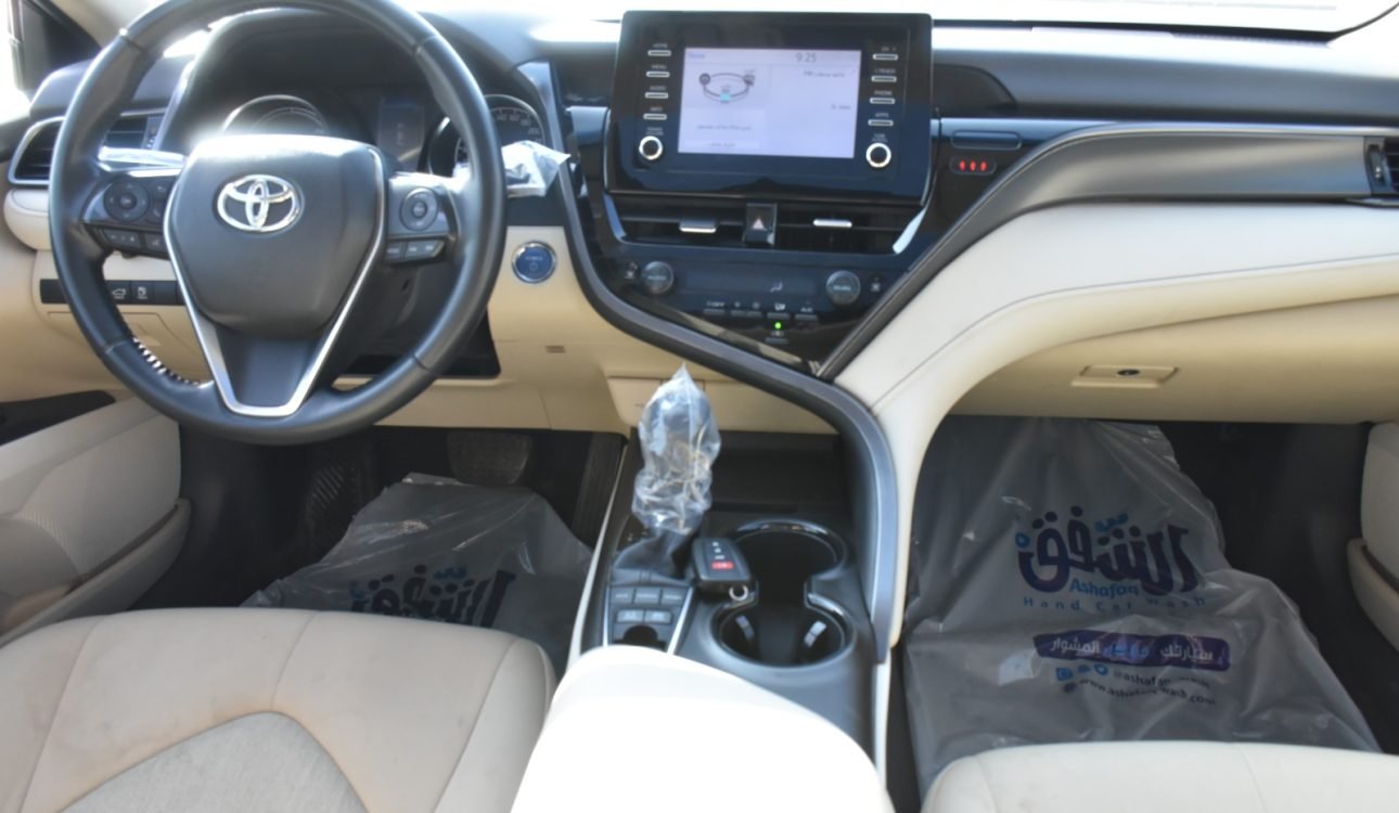 Toyota Camry hybrid 2023